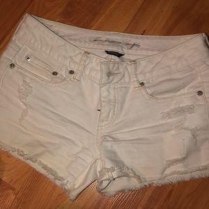 White American Eagle shorts